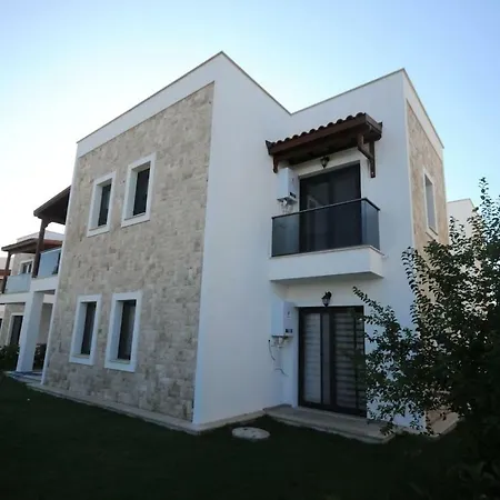 Ferienhaus 2+1 In Residential Complex, Near The Sea Ortakentyahşi